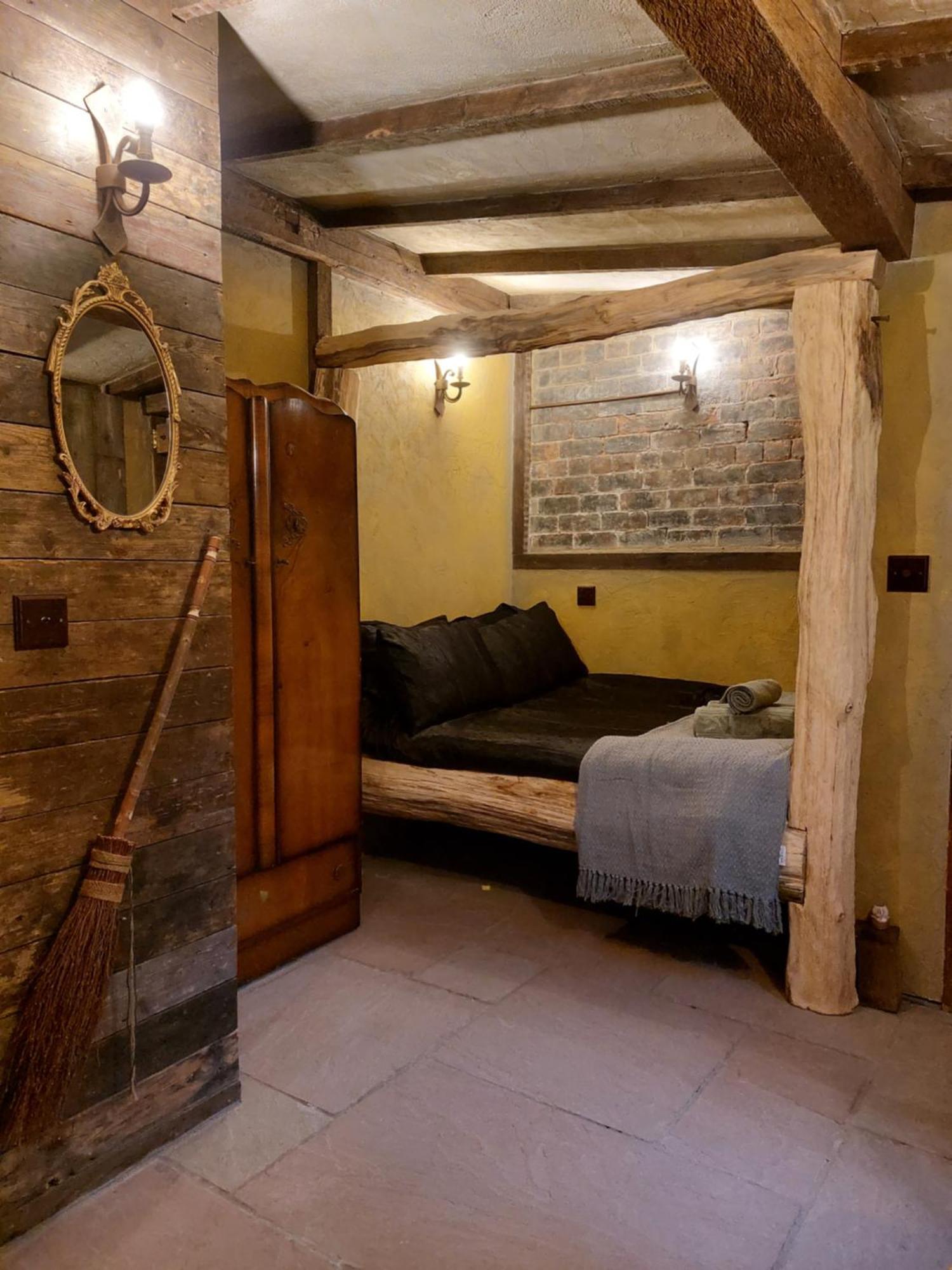 Hotel A Little Bit Of Magic - Witchcraft York Exterior foto