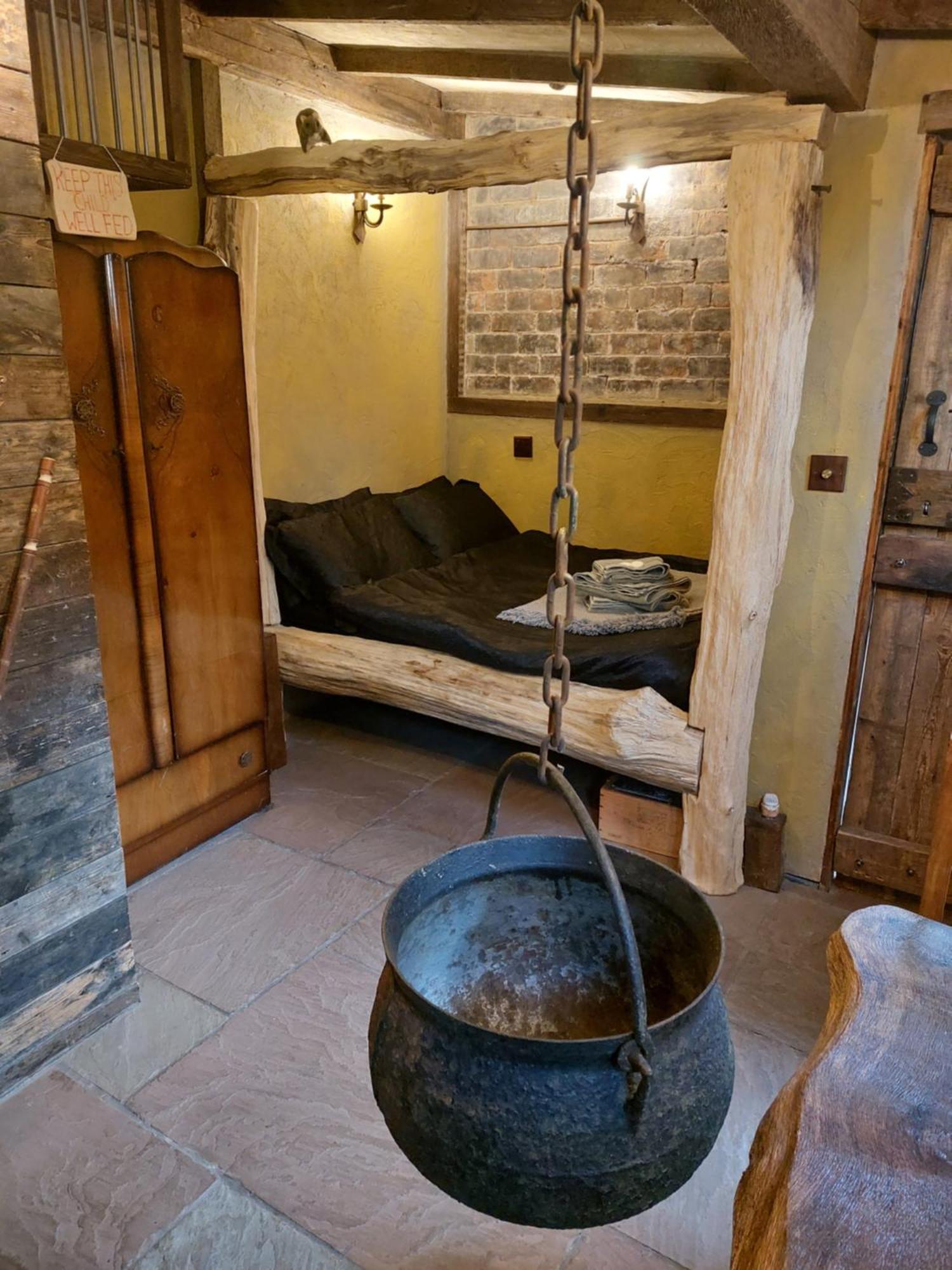 Hotel A Little Bit Of Magic - Witchcraft York Exterior foto